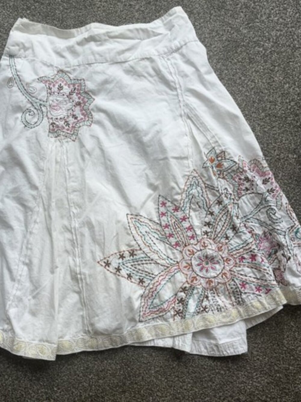 Womens New Look(UK) Embroidered white skirt Size 4